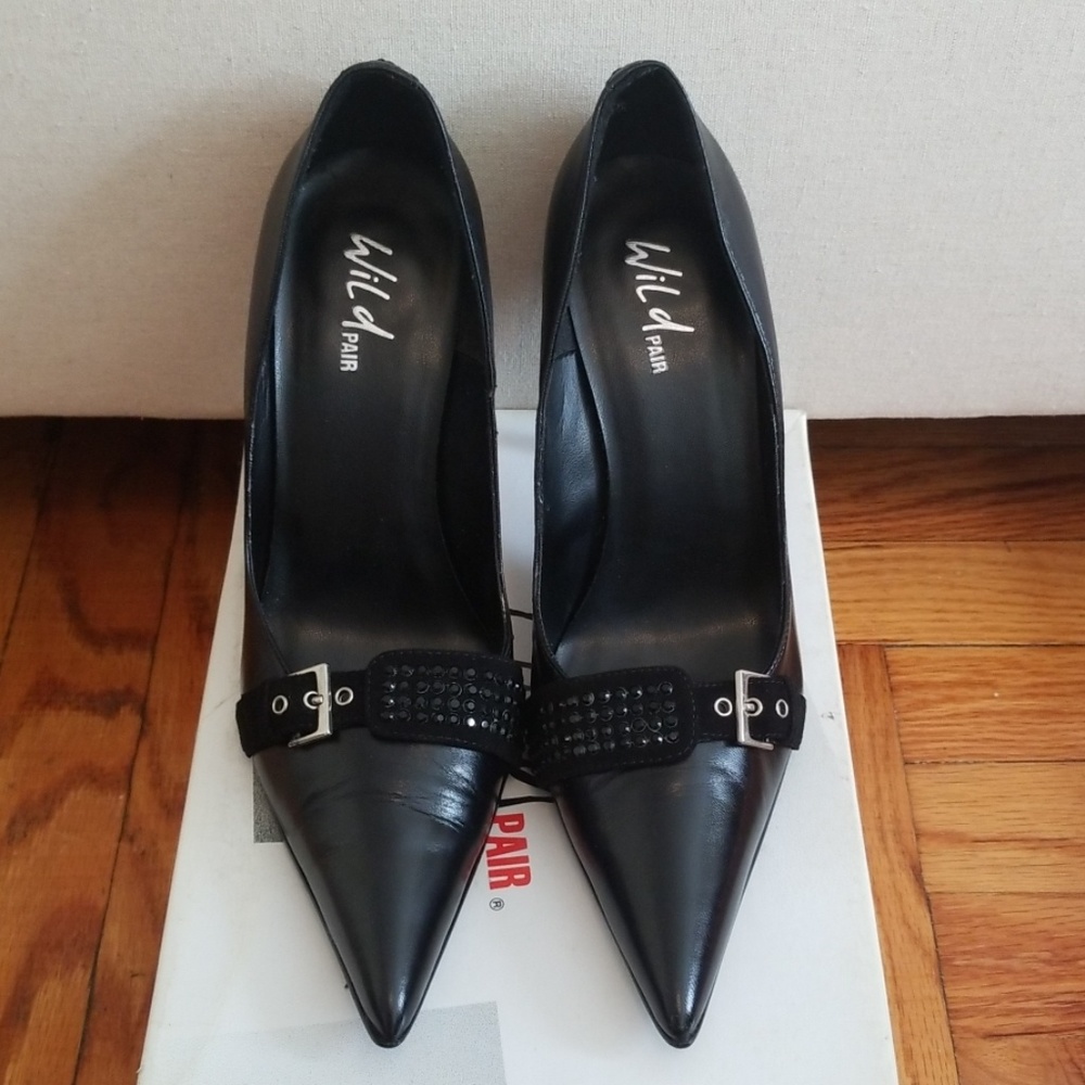 Wild pair black high heel shoes